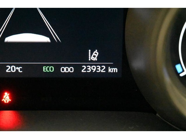 走行距離： 23，932km（撮影時）　ご来店時や納車時には展示の移動や整備などで、若干 距離が進んでいる場合がございます。