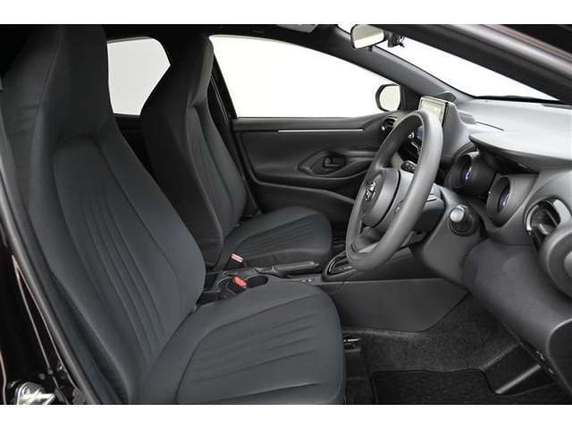 運転席/助手席です。　ヘッドレスト一体型です。