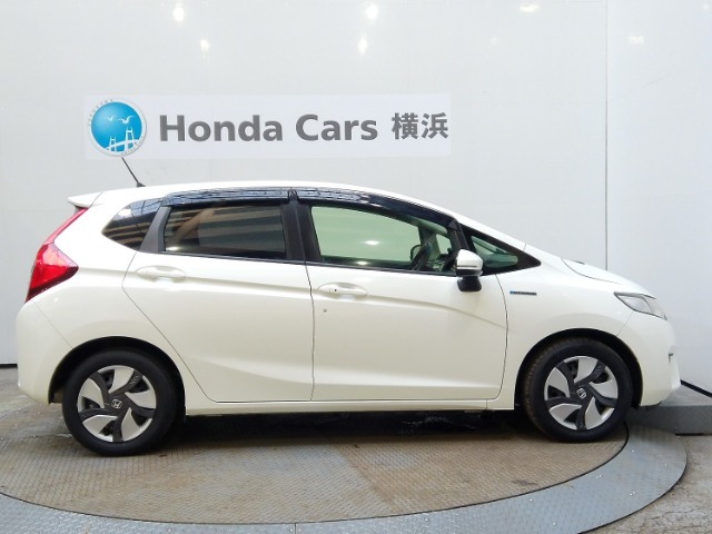 全長395cm、幅169cm、高さ152cmのお車になります。