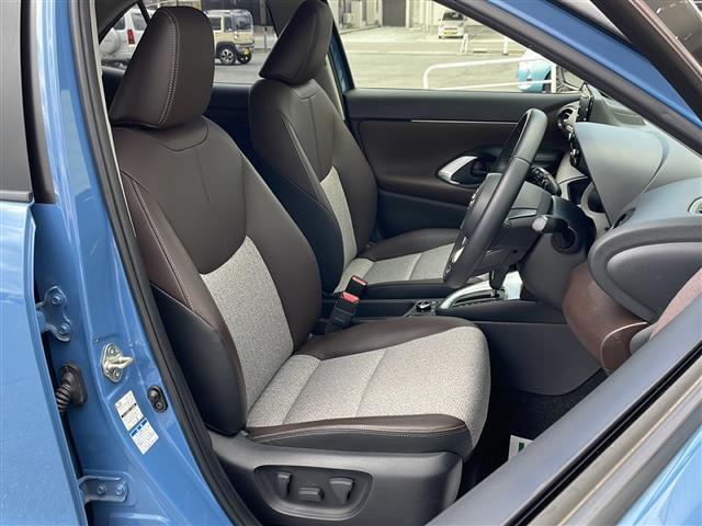 【運転席】座り心地が良いシートなので長時間の運転でも快適にお過ごしいただけます。新品のフロアマットのご注文も可能です。掲載箇所以外にご希望の写真がございましたらお気軽にお問い合わせ下さい。