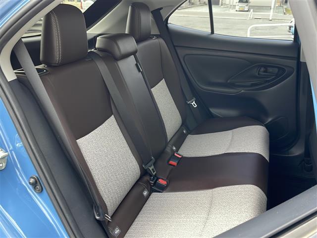 【後部座席】後席もゆったりドライブを楽しめます。ガリバーでご購入いただきましたら、内外装はプロこだわりのクリーニングで清潔なおクルマでご納車させていただきます！店舗での現車確認も承っています！