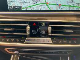 【エアコン】『エアコン装備』の画像になります。暑い夏でも寒い冬でも、車内に快適な空気を届けるので、いつでも快適な車内空間を創り上げます！