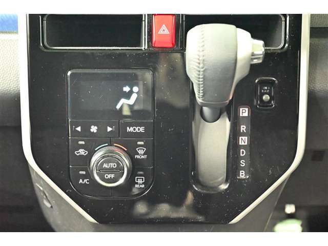 電動パーキングブレーキです。ブレーキホールド有。