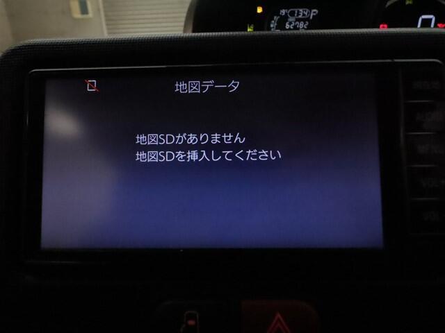 当店は夜間でも明るいライトの下ではっきりとクルマの状態を確認することが出来ます。事前にご連絡頂ければ待つことなくスムーズにご覧頂けます。聞いて、見て、触って、乗って選ぶ事が出来る販売店です♪