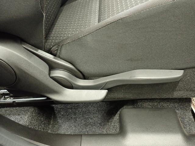 運転席は、高さ調節可能です。お好みのドライビングポジションに設定できます。