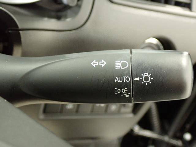 ハイビームアシスト機能搭載！先行車や対向車がいる場合や周囲が明るい場合には、ロービームで走行。街灯の少ない暗い夜道では、自動でハイビームに切り替わります。