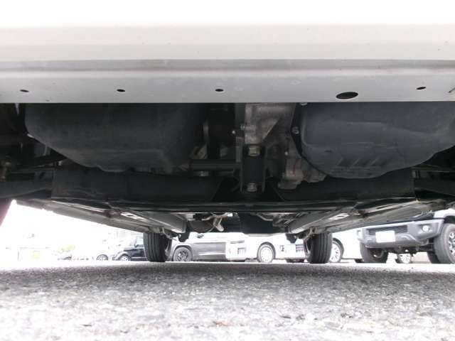 ビックリ広場という名前通り、ビックリするような価格の人気車が多数展示してあります。在庫に置いてない車でも『全国オーダーシステム』でお探しさせていただきます。