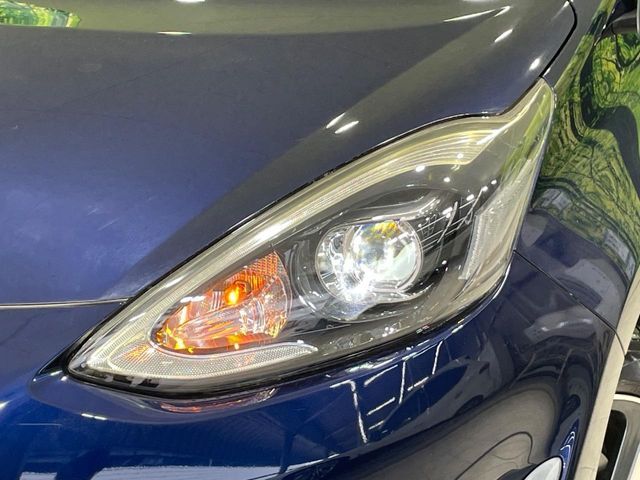 【LEDヘッドライト】悪天候や夜間走行時も良好な視界を確保し安心して運転できる高輝度LEDヘッドライトを装備！点灯速度が早く、消費電力も抑えられています。