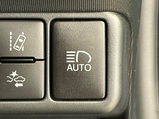 【オートマチックハイビーム】夜間の安全走行に役立つ便利な機能！先行車や対向車を検知し、ハイビームとロービームを自動で切り替えてくれます♪