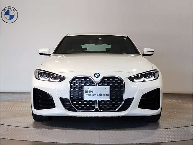 【キドニーグリル】BMWは約90年もの間、ほぼ全ての車両にひと目でBMWだと分かるこの特徴的なフロントグリルが備えられ、デザイン・アイコンとして親しまれてきました。