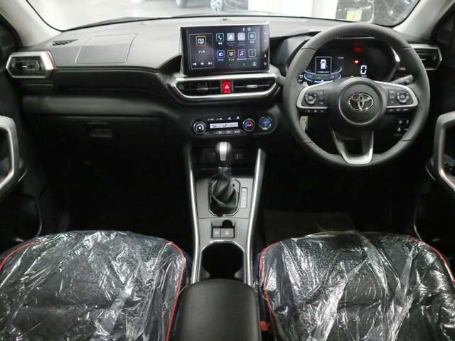 業者によるルームクリーニング実施☆室内の細かい所からエンジンルームまでキレイになった状態でお渡し致します♪