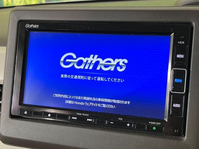 【純正ナビ】人気の純正ナビを装備しております。ナビの使いやすさはもちろん、オーディオ機能も充実！キャンプや旅行はもちろん、通勤や買い物など普段のドライブも楽しくなるはず♪