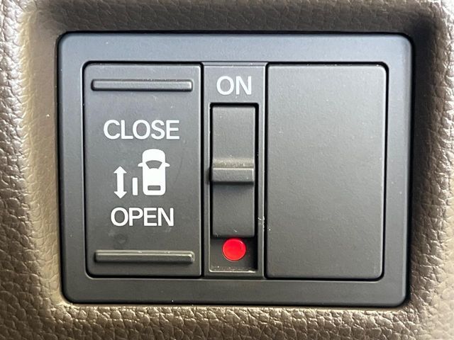 【パワースライドドア】スマートキーや運転席のスイッチでスライドドアの開閉が可能♪電動だから力を入れてドアを開ける必要が無く、小さいお子様でも、重い荷物を持っている時もラクに開け閉めできます♪