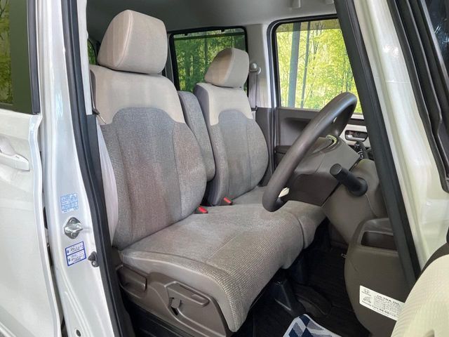 運転席シート廻りは使用感も少なく、良好な状態となっています。丁寧に使われていたことがよくわかりますね。