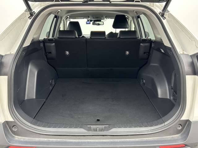 ◆【トランク】積み込みやすくて、たっぷり積める荷室です。シートアレンジできるものは、乗車人数と荷物の量や大きさによってシートを動かすことができるので、より快適なドライブが可能です！