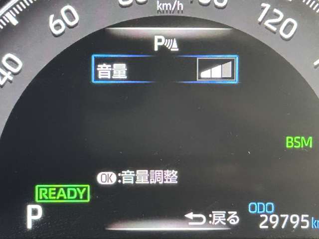 【クリアランスソナー】駐車、発進の低速走行時に、周囲の障害物をブザーとディスプレイ表示でお知らせして、衝突回避をサポートします！