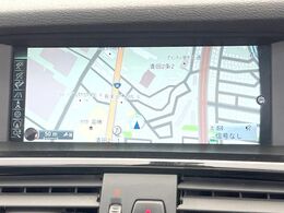 ●純正ナビ:一体感のあるナビは、高級感ある車内を演出してくれます。Bluetooth再生などオーディオ機能も充実しておりますので、運転もより楽しめます♪