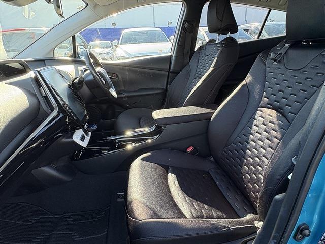 フルセグナビ・Bカメラ・BTオーディオ・ACC・LKA・AHB・LEDライト・シートヒーター・スマキー・ドアバイザー・プライバシーガラス・ETC・USB・本革ステア・ミラーウィンカー・