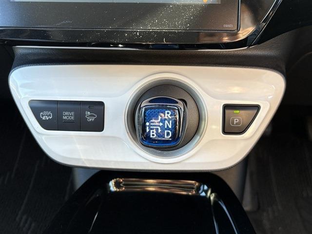 フルセグナビ・Bカメラ・BTオーディオ・ACC・LKA・AHB・LEDライト・シートヒーター・スマキー・ドアバイザー・プライバシーガラス・ETC・USB・本革ステア・ミラーウィンカー・