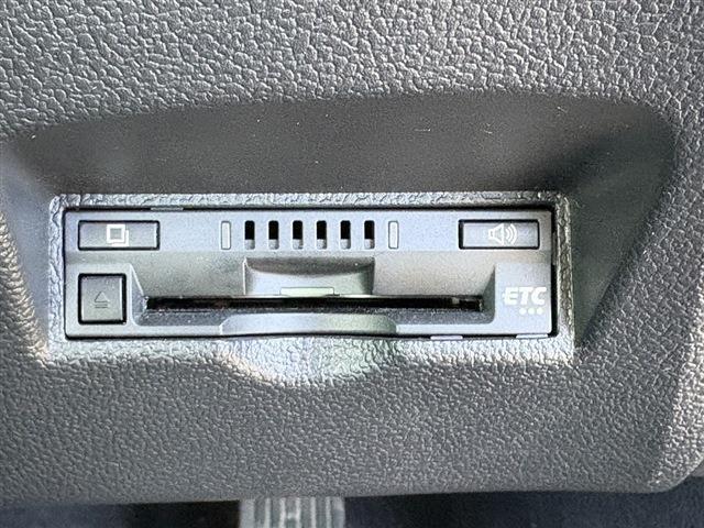 フルセグナビ・Bカメラ・BTオーディオ・ACC・LKA・AHB・LEDライト・シートヒーター・スマキー・ドアバイザー・プライバシーガラス・ETC・USB・本革ステア・ミラーウィンカー・