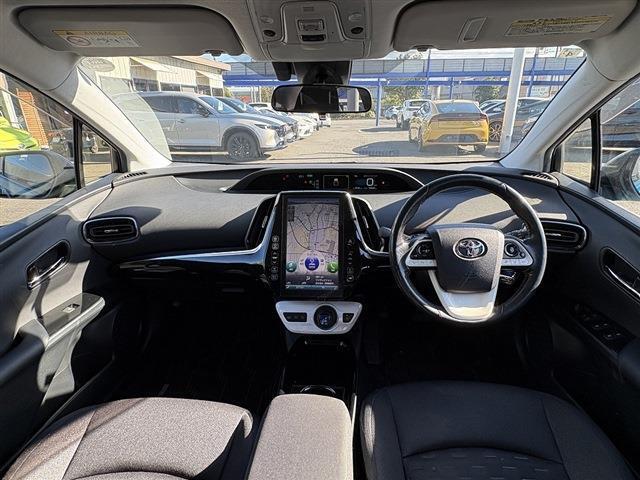 フルセグナビ・Bカメラ・BTオーディオ・ACC・LKA・AHB・LEDライト・シートヒーター・スマキー・ドアバイザー・プライバシーガラス・ETC・USB・本革ステア・ミラーウィンカー・