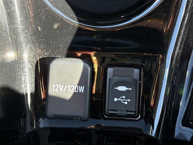 フルセグナビ・Bカメラ・BTオーディオ・ACC・LKA・AHB・LEDライト・シートヒーター・スマキー・ドアバイザー・プライバシーガラス・ETC・USB・本革ステア・ミラーウィンカー・