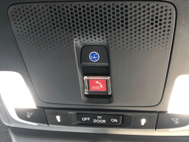 【SOSボタン】（緊急通報ボタン）付いてます！体調不良時や、事故に遭遇した時、あおり運転にあったときなど、緊急時に車内の「緊急通報ボタン」を押すとサポートセンターにつながり安心です！！