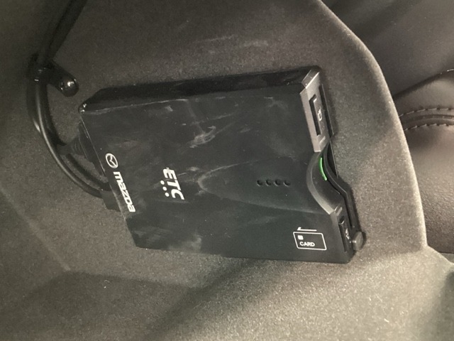 ETCが付いてます。ETC搭載車しか通過できないスマートICが利用できるようになりますよ！現在スマートICの設置箇所も増えてきているので、高速道路利用の幅が広がりますね☆