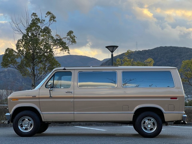 1984年モデル フォード エコノライン CLUB WAGON XLT 1ナンバー登録 5名乗車 車検R7年8月