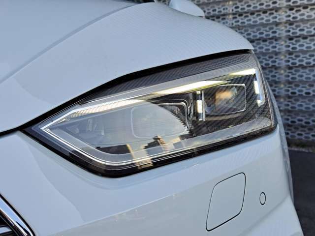 納車前の整備では100項目もの厳しい点検項目を実施し安全で安心できるAudiをお届けします。
