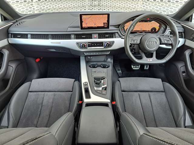 認定中古車だけでなく正規ディーラーならではの特別なご案内のできる新車も多数ございますので是非お気軽にご相談、ご来店くださいませ。