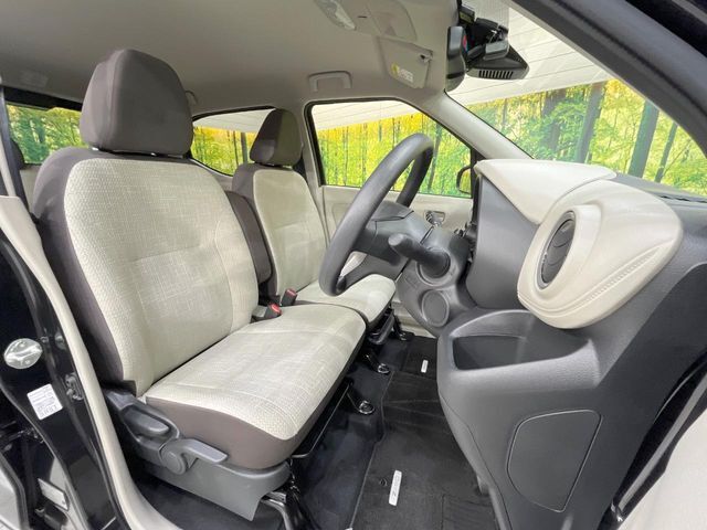 運転席シート廻りは使用感も少なく、良好な状態となっています。丁寧に使われていたことがよくわかりますね。