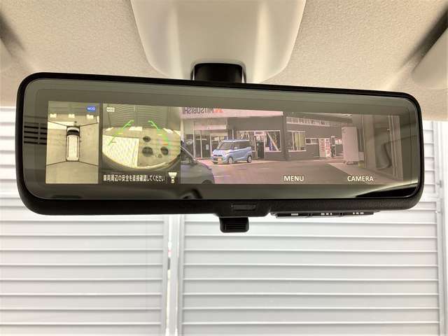 車内の状況や天候に関わらずクリアな後方視界を実現するデジタルルームミラーを装備！すっきりクリアな後方視界が得られます！