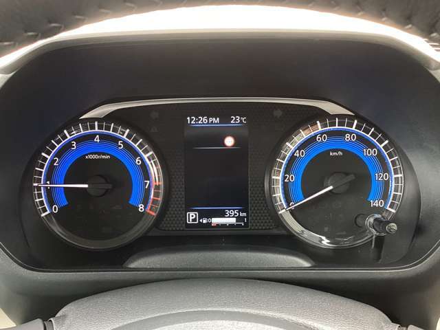 シンプルなメーターはブラックパネル★視認性もグッドです