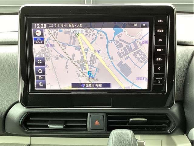 【ナビゲーション】ワイドで明るい液晶画面、簡単な操作方法、多機能ナビゲーション。知らない街でも安心です。