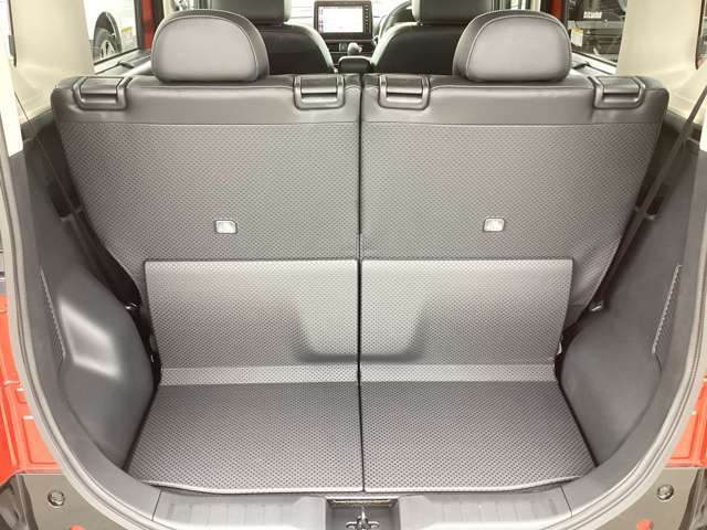 日常のお買い物には充分なトランクスペース◆◇積み下ろしもラクラクでショッピングに役立ちます！