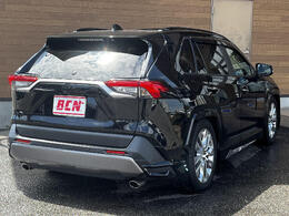 お好きな四桁の番号をナンバーに付けれるパックです。人気の番号（一桁やゾロ目）の場合、抽選となりますのでご注意ください。対象の番号に関しましては販売店にお問い合わせください。