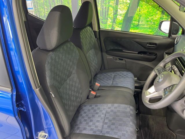 運転席シート廻りは使用感も少なく、良好な状態となっています。丁寧に使われていたことがよくわかりますね。