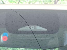 【プリクラッシュセーフティ】前方の車両等を検知し、衝突しそうな時は警報で注意を促し、ブレーキを踏む力をサポート。ブレーキを踏めなかった場合は衝突被害軽減ブレーキが作動、衝突回避をサポートします。