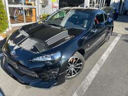 この度は、当社のお車をご覧頂き誠にありがとうございます。お車の状態や、装備の詳細はご連絡ください。担当者がご案内させていただきます