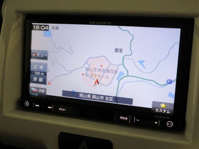 ナビゲーション付きなので、初めての道も安心！目的地設定も簡単ですよ。型式はカロッツェリア『AVIC-RZ701』です。