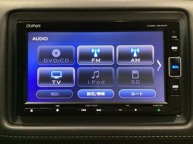 ナビゲーションはフルセグTV対応のGathers純正メモリーナビを搭載しています。Bluetoothオーディオ機能がありますので、スマートフォンなどの音楽も再生できます。