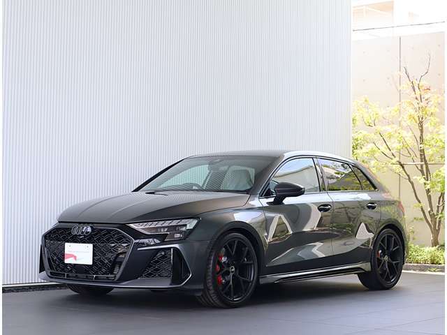 色違い、装備違いの車両をお探しのお客様もご相談下さい弊社はAudi神戸、Audi姫路、Audi岡山、AAA岡山中央、Audi倉敷、Audi福山、Audi鳥取、AAA鳥取、Audi高松、Audi徳島の在庫もご案内可能！担当廣江080-7797-1237