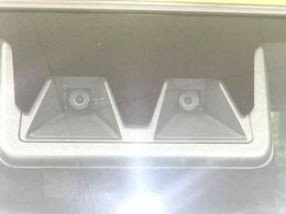 【スマートアシスト】走行中に前方の車両等を認識し、衝突しそうな時は警報とブレーキで衝突回避と被害軽減をアシスト。より安全にドライブをお楽しみいただけます。