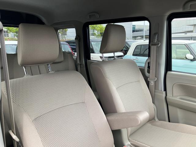 低めの乗降ステップ！体格に合わせて運転姿勢を取りやすくした運転席など、こだわりのフロントシート！