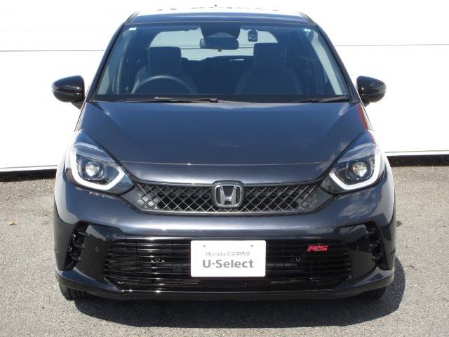 ハロゲンより明るく、より遠くまでさらなる安心感のあるLEDヘッドライトを採用。点灯忘れも防止できるオートライトコントロール機構付きです。