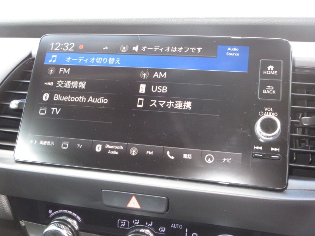 ナビゲーションはホンダコネクトディスプレイが装着されております。AM、FM、フルセグTV、Bluetoothがご使用いただけます。初めて訪れた場所でも道に迷わず安心ですね！