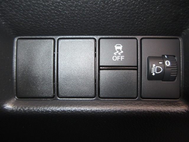 レーザーを照射しカメラで前走車等を検知し衝突の回避・軽減を図るホンダセンシングとVSA（車両挙動安定化制御システム）走る・曲がる・止まるの全領域で安定性を確保するためのシステム装備。安心ですね！