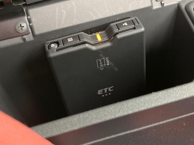 【ETC】高速道路の料金所をストレスなく通過！話題のスポットやサービスエリアに多い「スマートIC」利用時は必須のアイテムです。当店でセットアップを実施、ご納車当日からすぐにご利用いただけます！