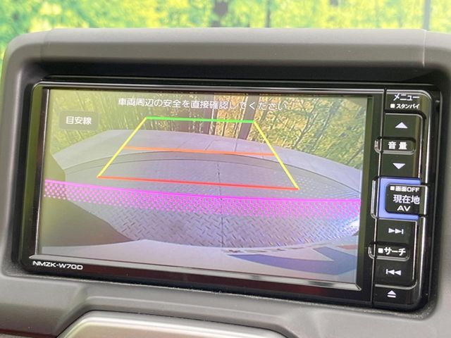 【バックカメラ】駐車時に後方がリアルタイム映像で確認できます。大型商業施設や立体駐車場での駐車時や、夜間のバック時に大活躍！運転スキルに関わらず、今や必須となった装備のひとつです！